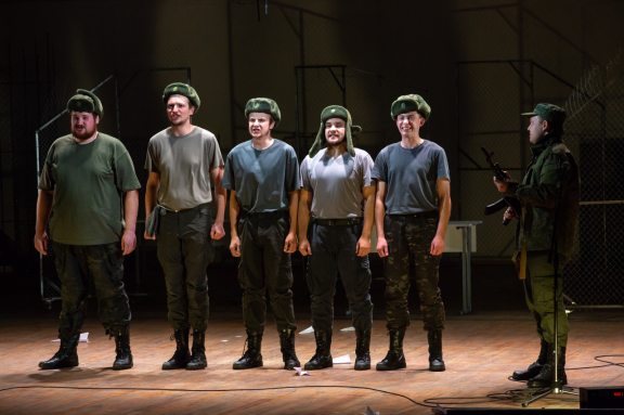 Мир во время войны