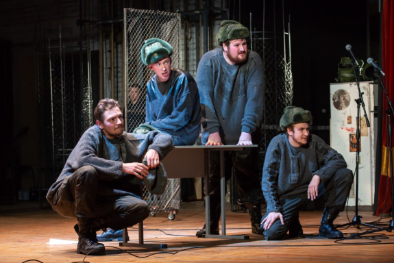 Мир во время войны